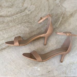 Low-heel dressy shoe